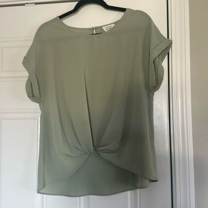 OLIVE AND OAK GREEN XL TSHIRT BLOUSE gathered bottom